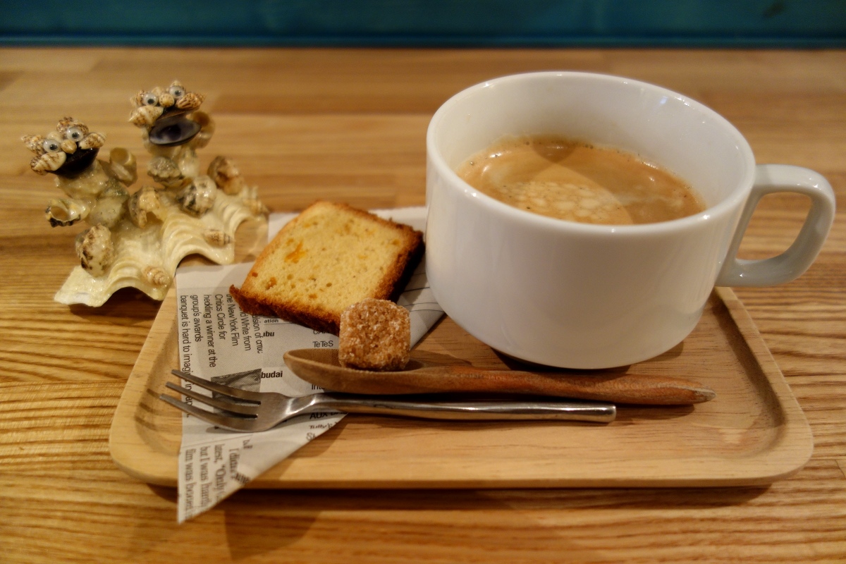 Coffee and a slice of tankan pound cake at なごかふぇ (Nago café, Tokyo, Japan) on 07 March 2014.